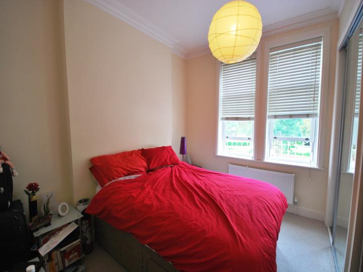 Flat Oakwood Avenue in Greater London