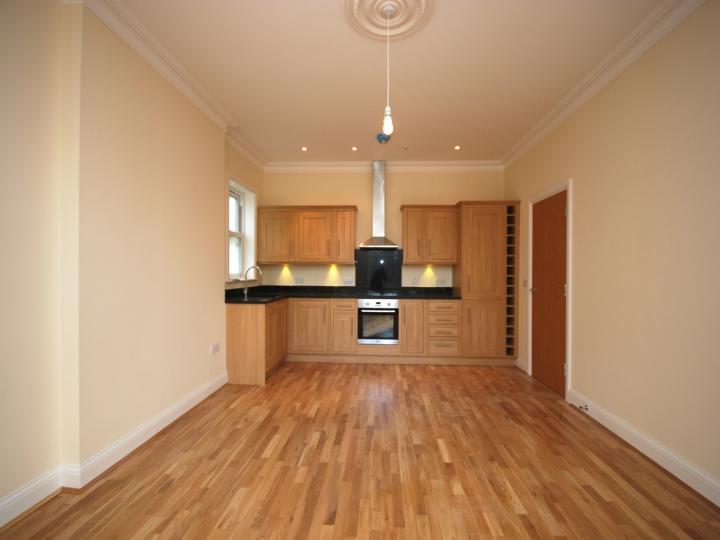 Flat Oakwood Avenue in Greater London