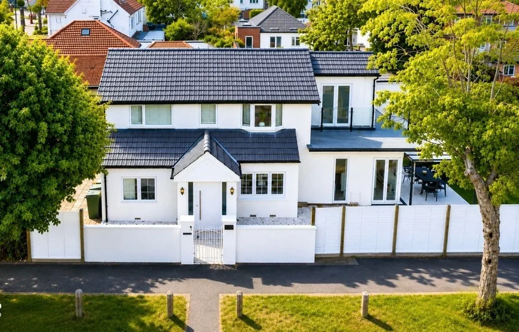 House Charterhouse Avenue in Greater London