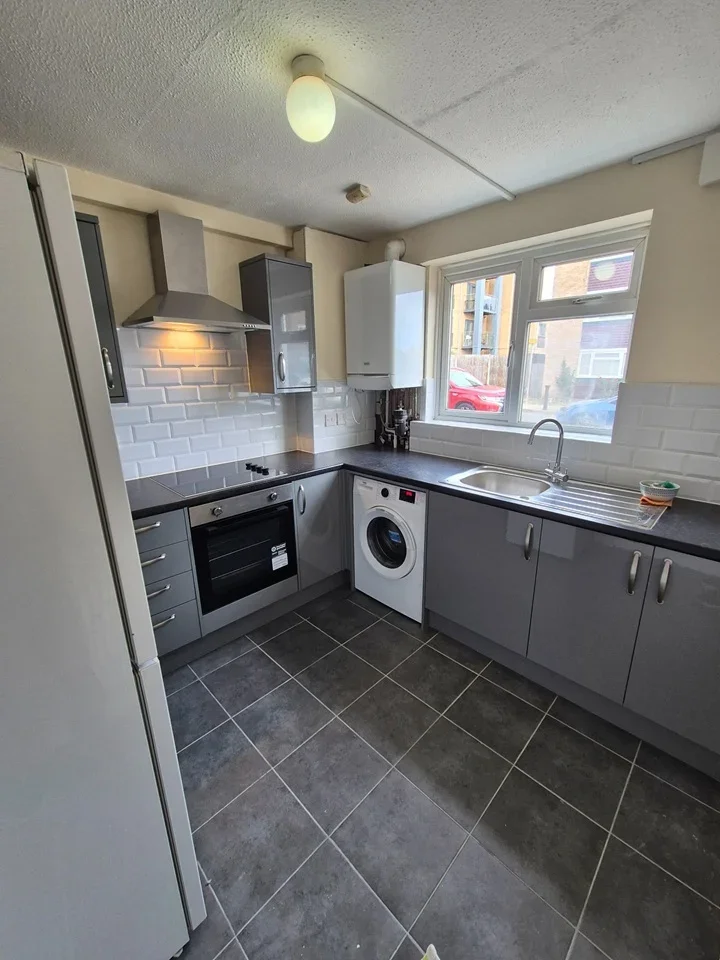 Flat Thomas A'Beckett Close in Greater London