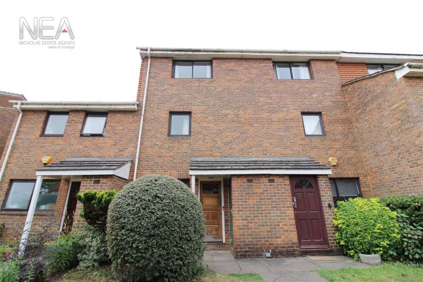 House Cardinal Close in Reading
