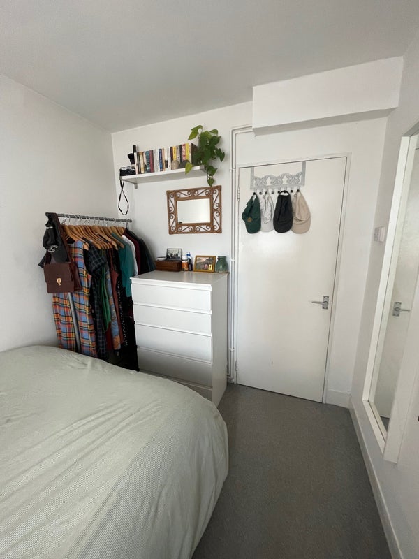 Room Saint Mary's Path in Greater London