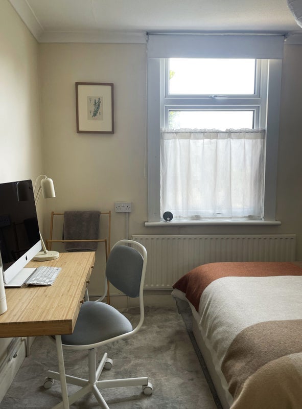 Room Vernham Road in Greater London