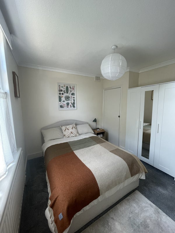 Room Vernham Road in Greater London