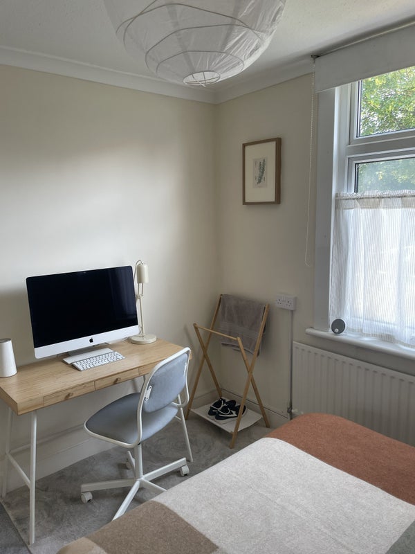 Room Vernham Road in Greater London
