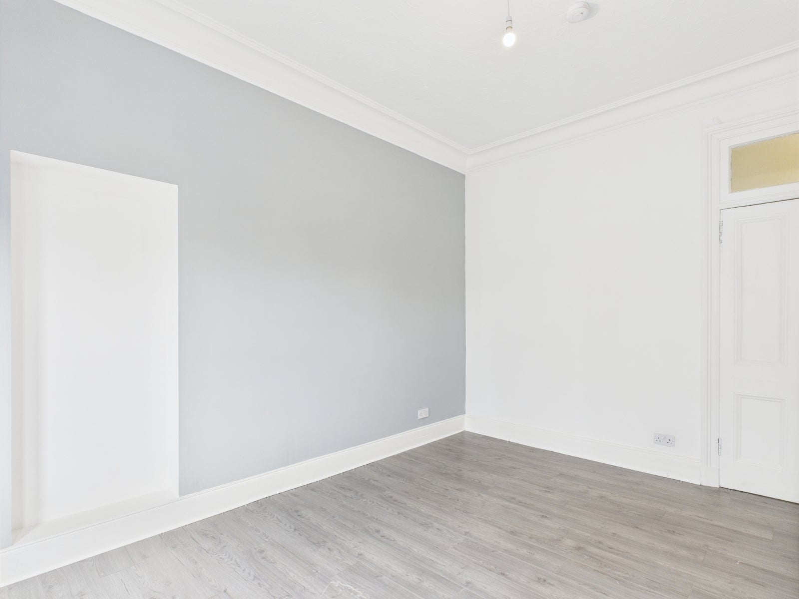 Room Causeyside Street in Paisley