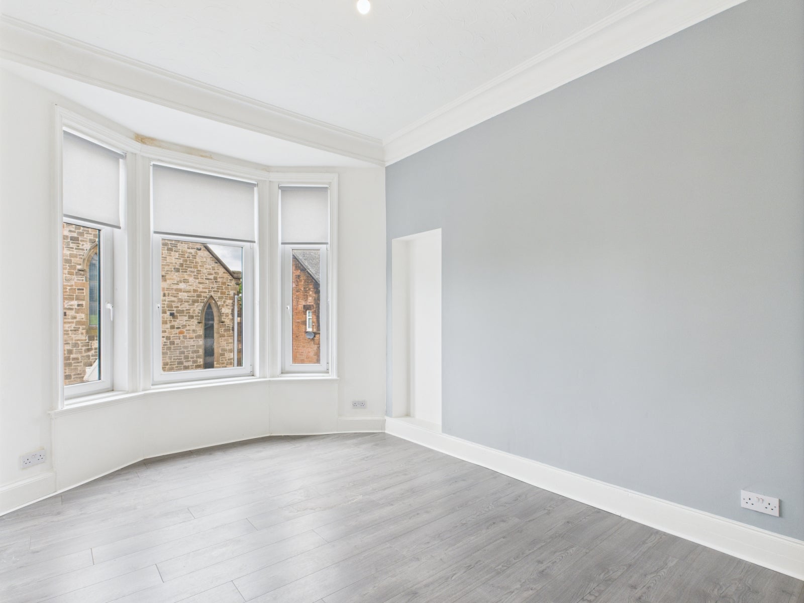 Room Causeyside Street in Paisley