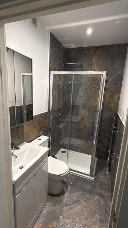 Room Hanover Road in Greater London