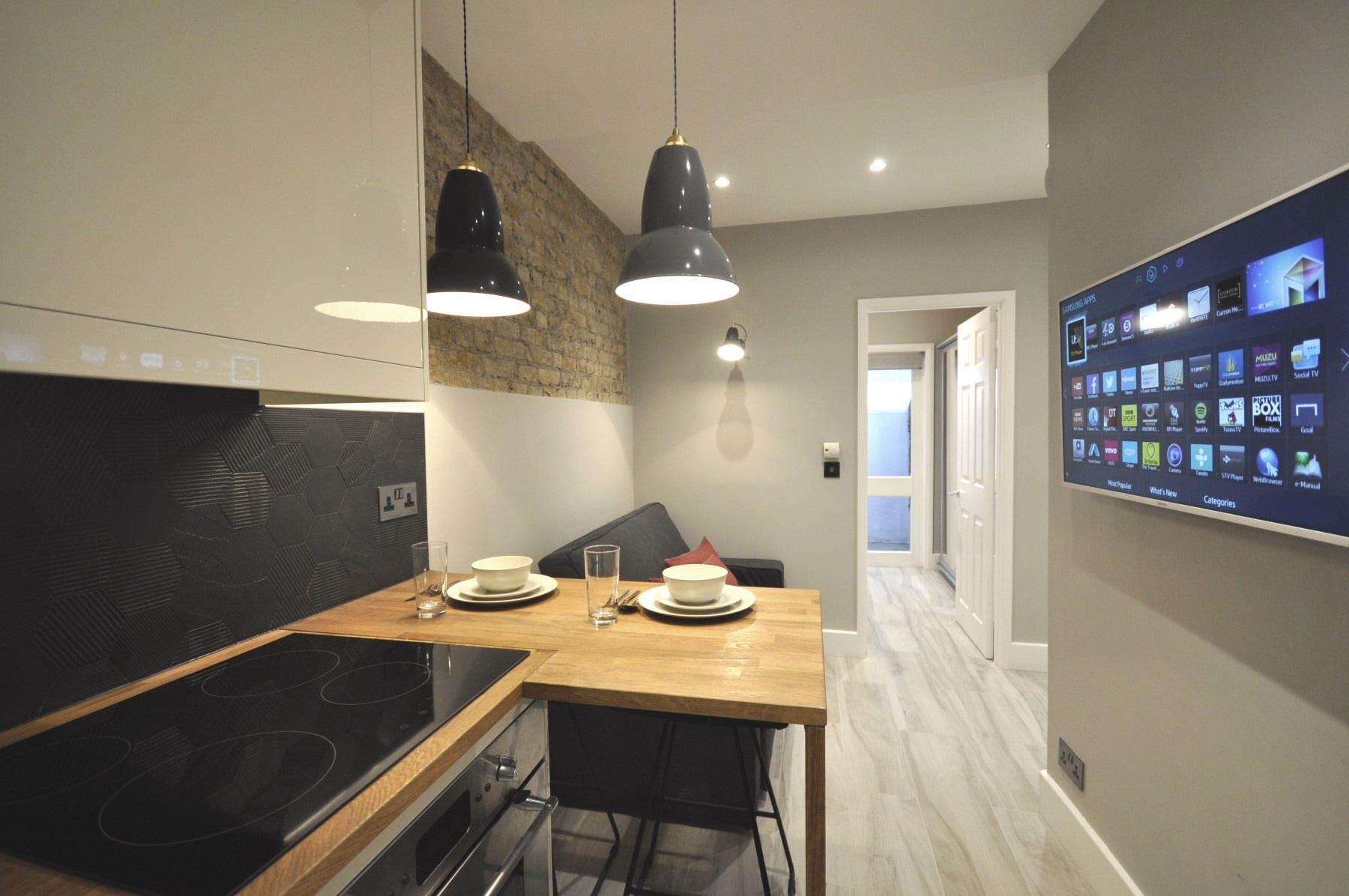 Flat Linden Gardens in Greater London