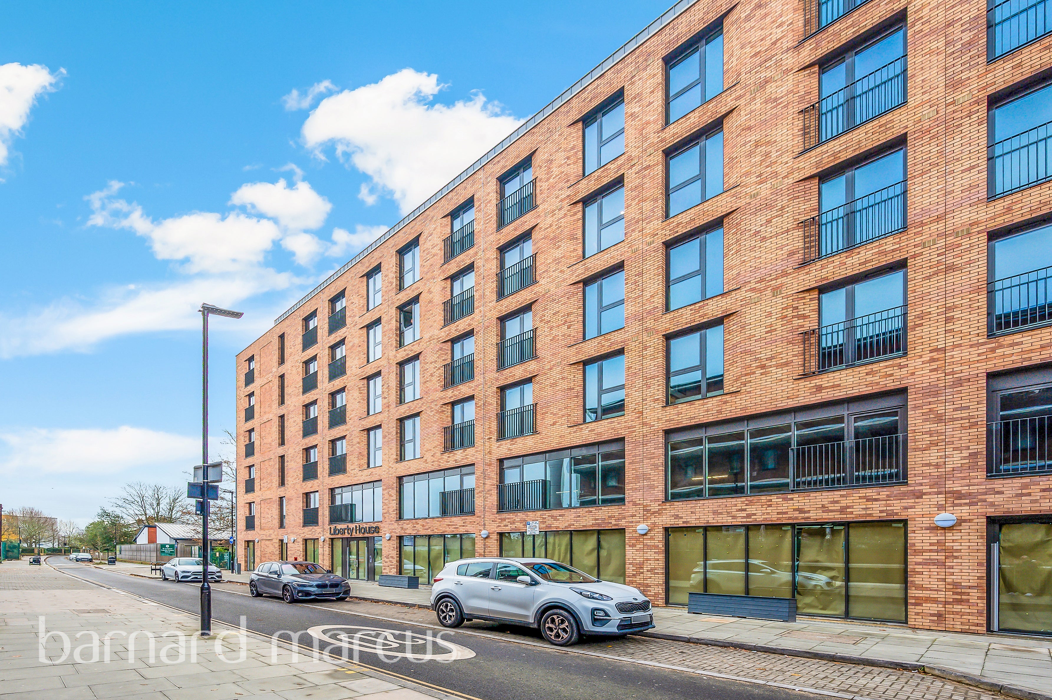 Flat Victoria Road in Greater London
