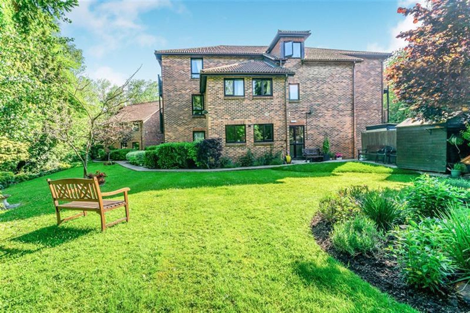 Flat Newlands Crescent in Mid Sussex
