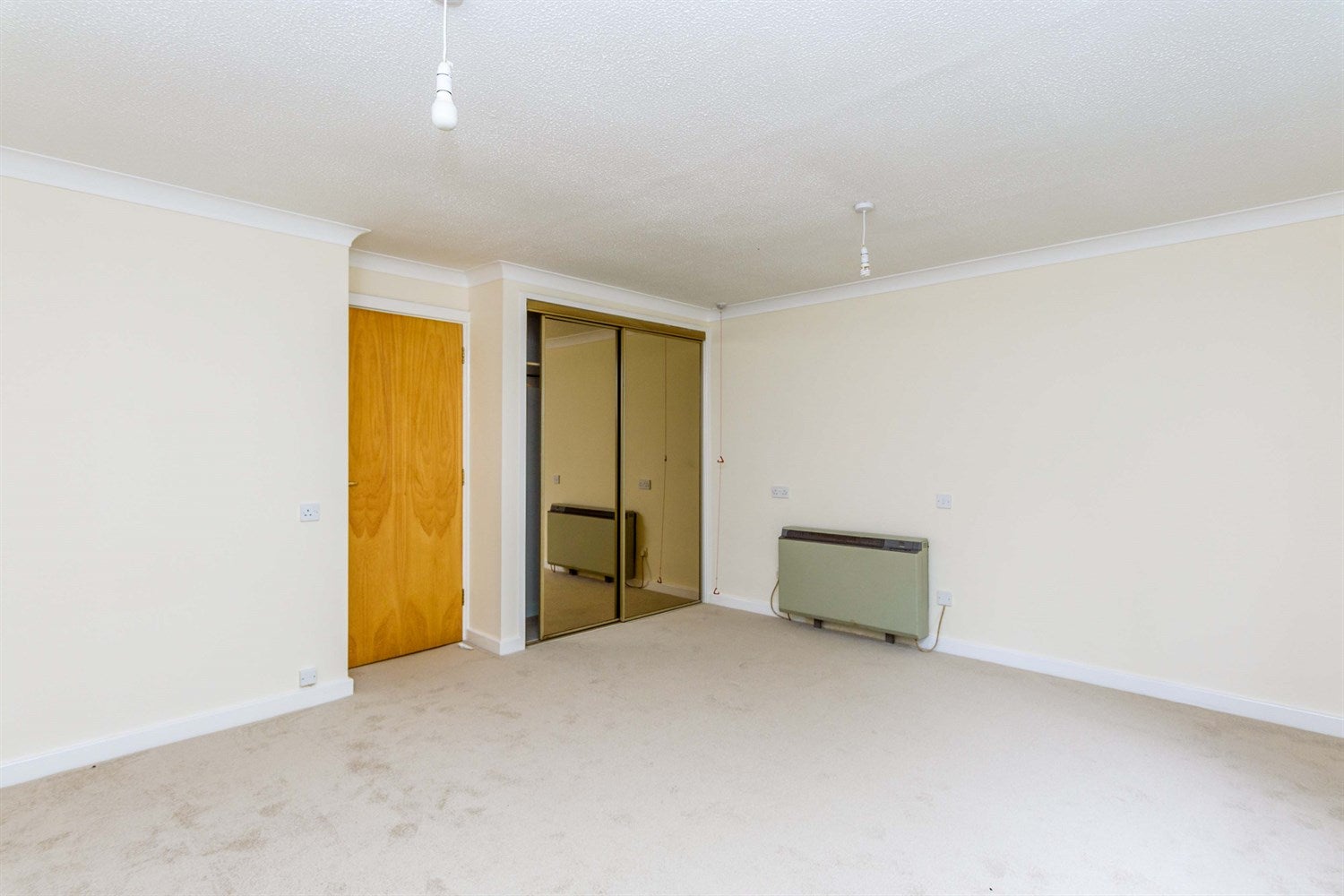 Flat Newlands Crescent in Mid Sussex