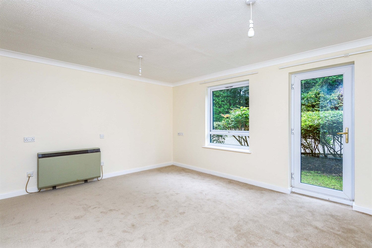 Flat Newlands Crescent in Mid Sussex