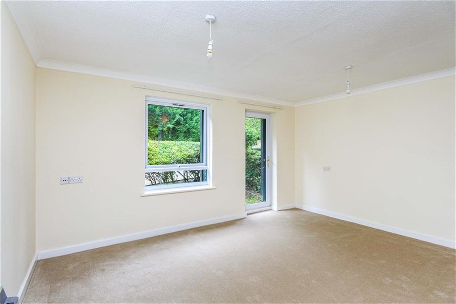 Flat Newlands Crescent in Mid Sussex