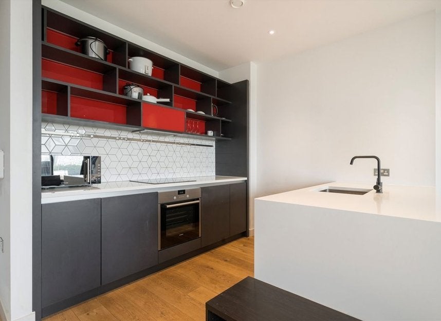 Flat Lyell Street in Greater London