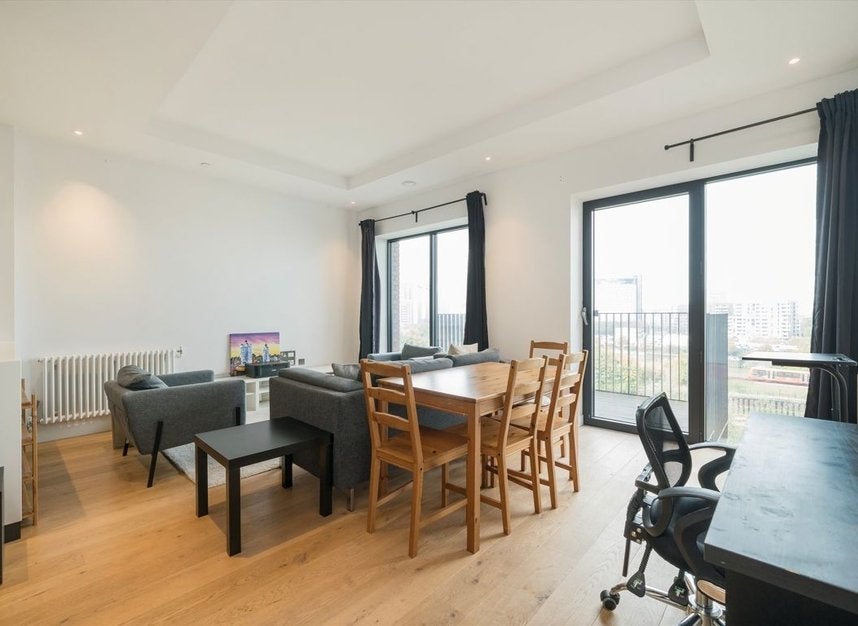 Flat Lyell Street in Greater London
