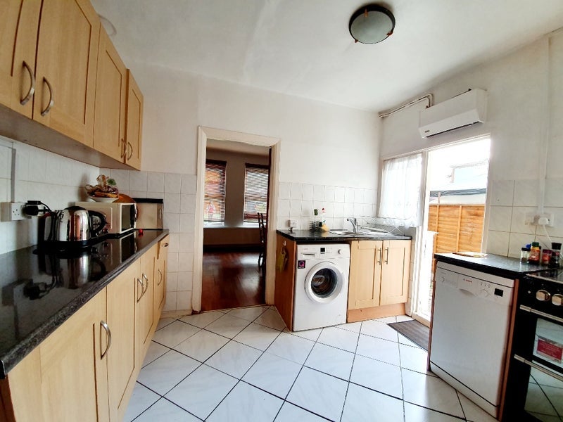 Room Meads Road in Greater London