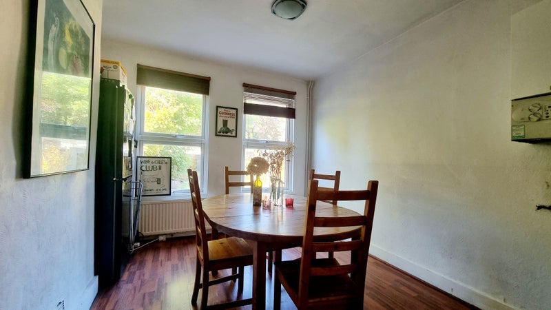 Room Meads Road in Greater London