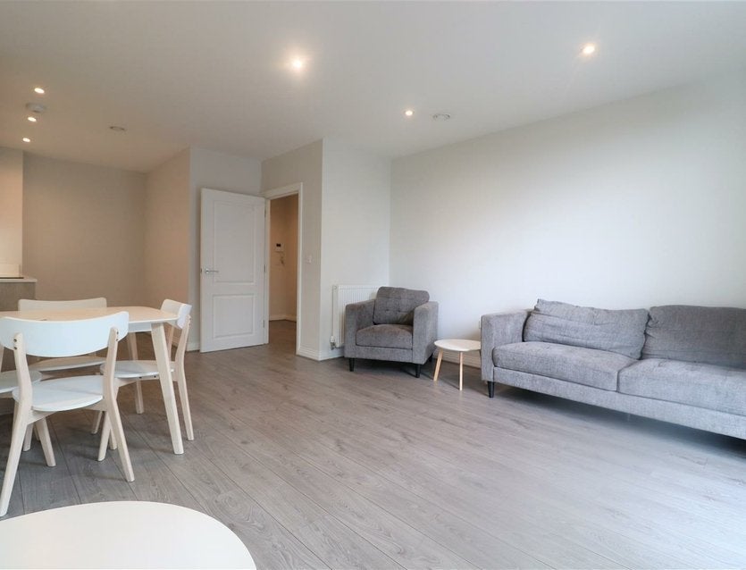 Flat Harefield Road in Greater London