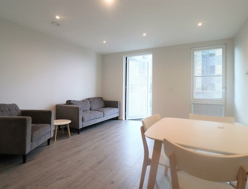 Flat Harefield Road in Greater London