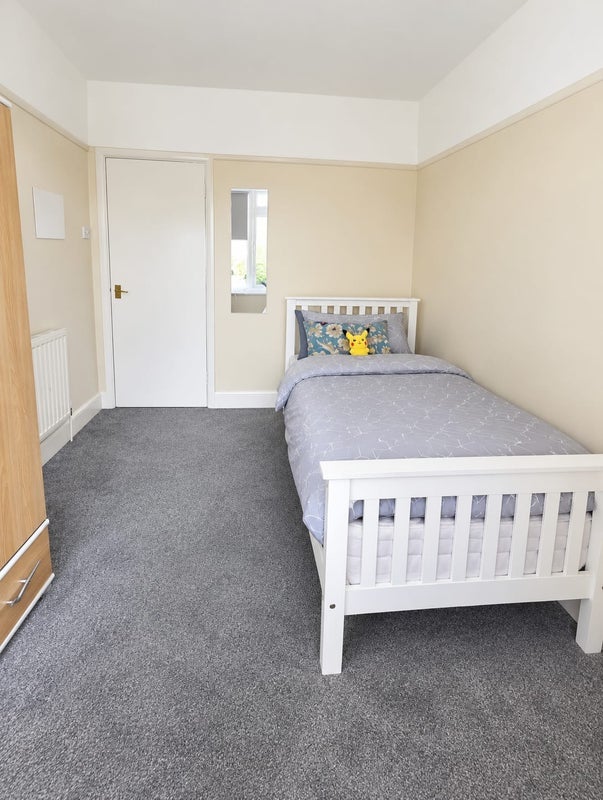 Room Charminster Road in Bournemouth