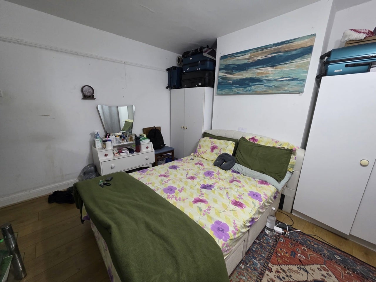 Room Stirling Road in Greater London