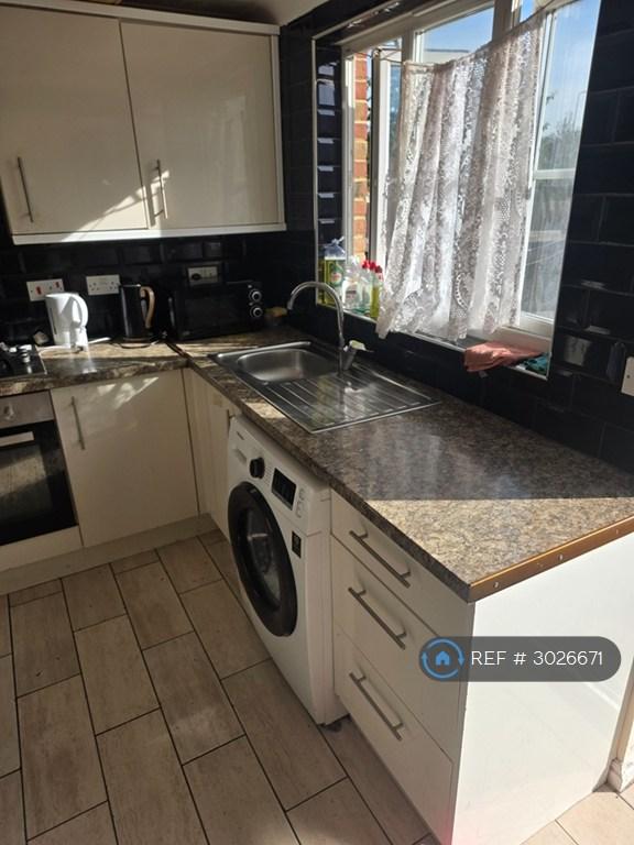 Room Redbourne Drive in Greater London