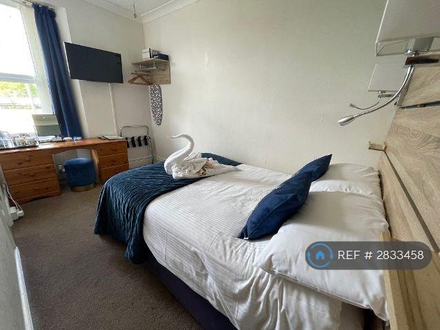 Room Queen's Road in Paignton