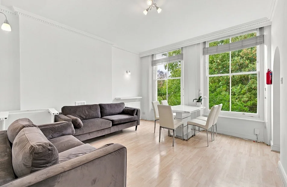 Flat Elgin Crescent in Greater London