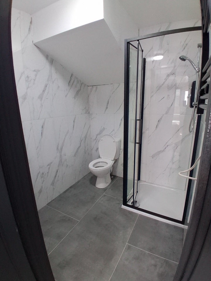 Room Mitcham Lane in Greater London