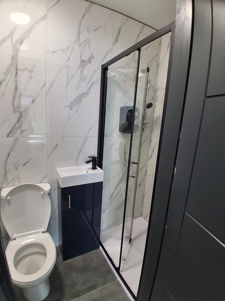 Room Mitcham Lane in Greater London