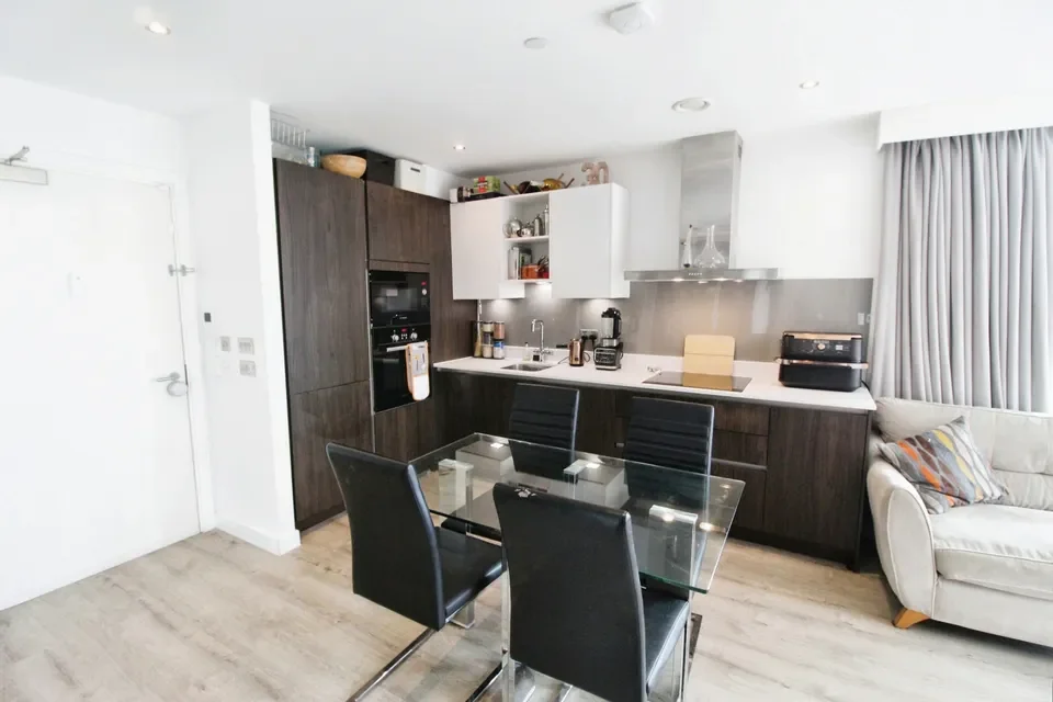 Flat Lockside Lane in Salford