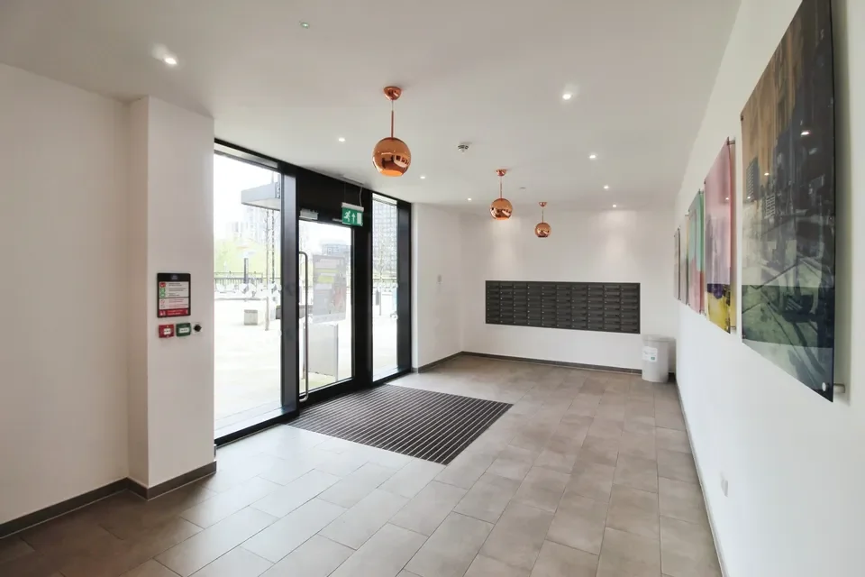 Flat Lockside Lane in Salford