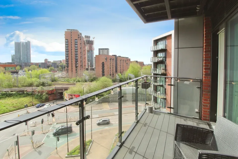Flat Lockside Lane in Salford