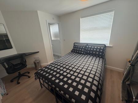 Room Carlisle Close in Corby