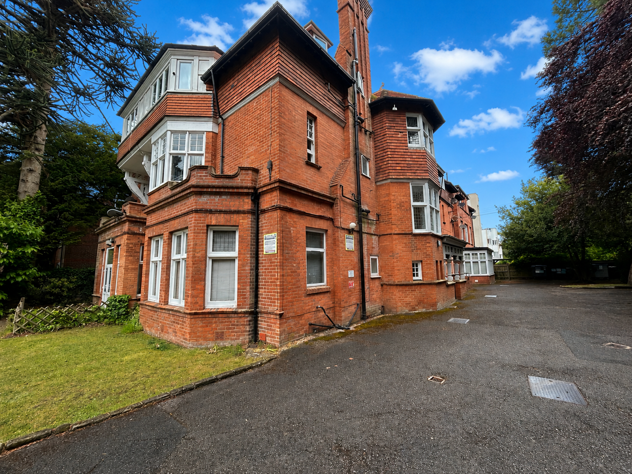 Flat Derby Road in Bournemouth