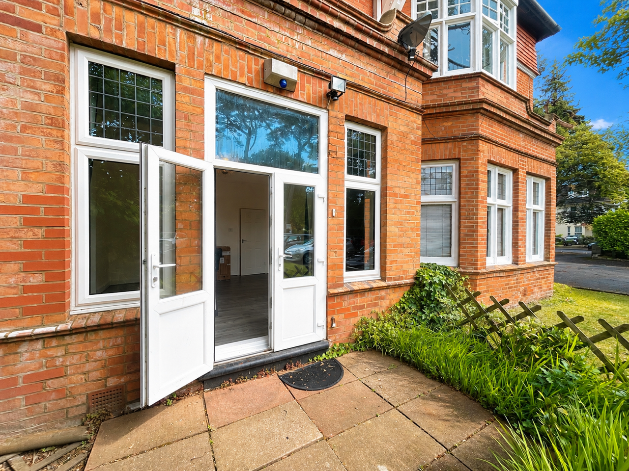 Flat Derby Road in Bournemouth
