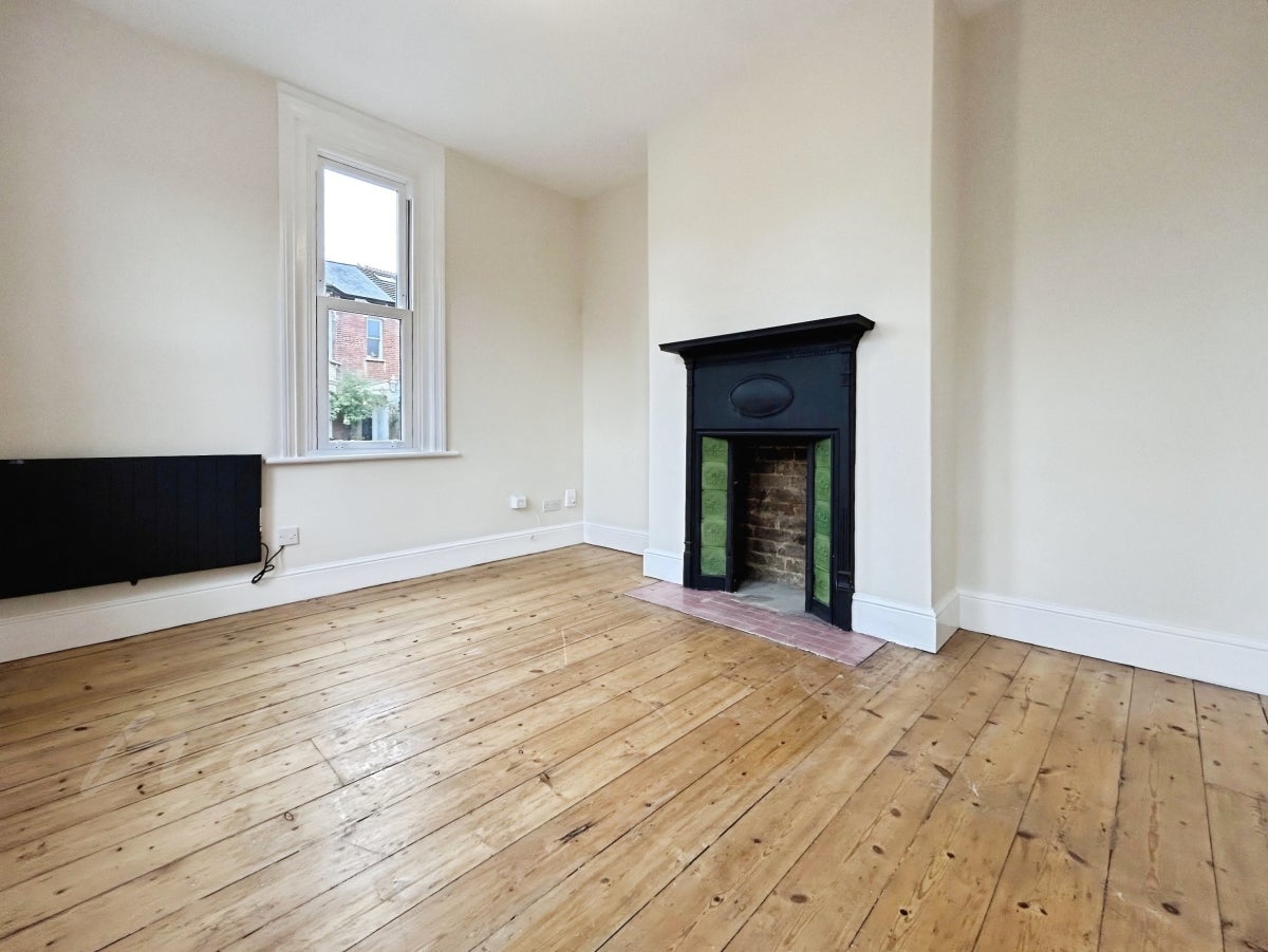 Flat Ashburnham Road in Tonbridge and Malling