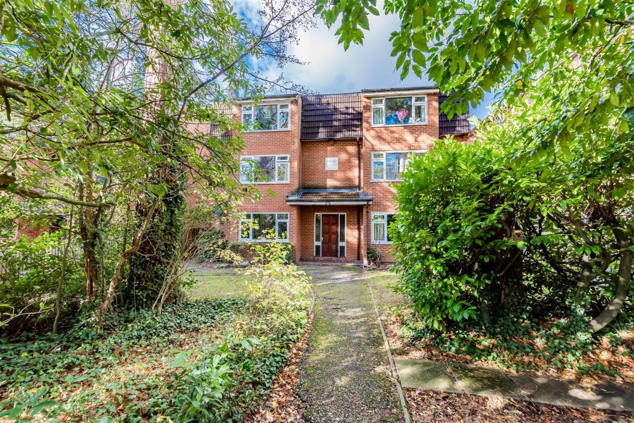 Flat Park Road in Surrey Heath