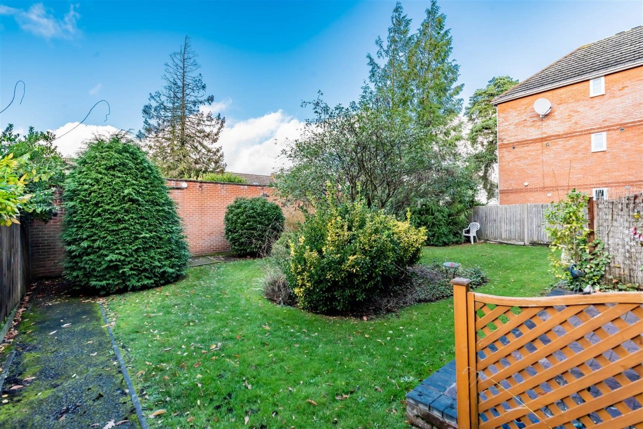 Flat Park Road in Surrey Heath