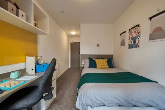 Room North End Road in Greater London