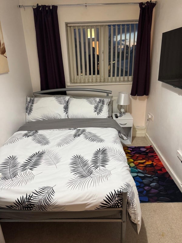 Room Ashton Old Road in Manchester