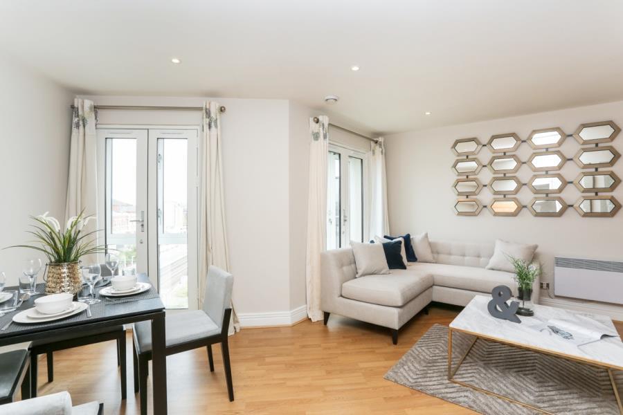 Flat Kensington High Street in Greater London