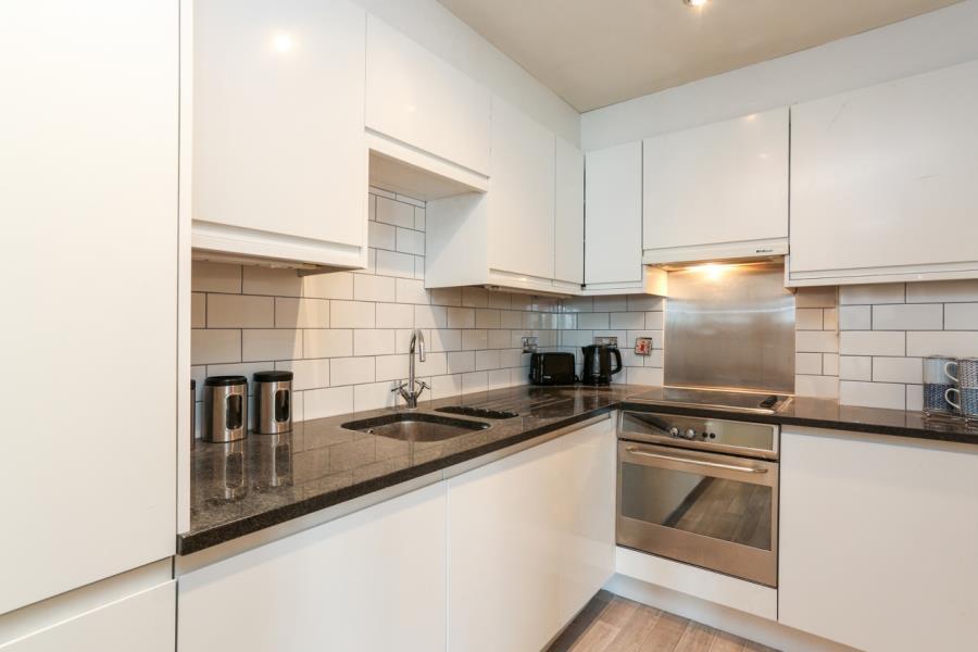 Flat Kensington High Street in Greater London
