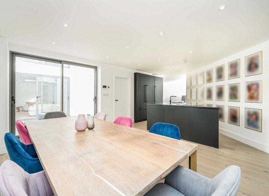 House Robertson Street in Greater London