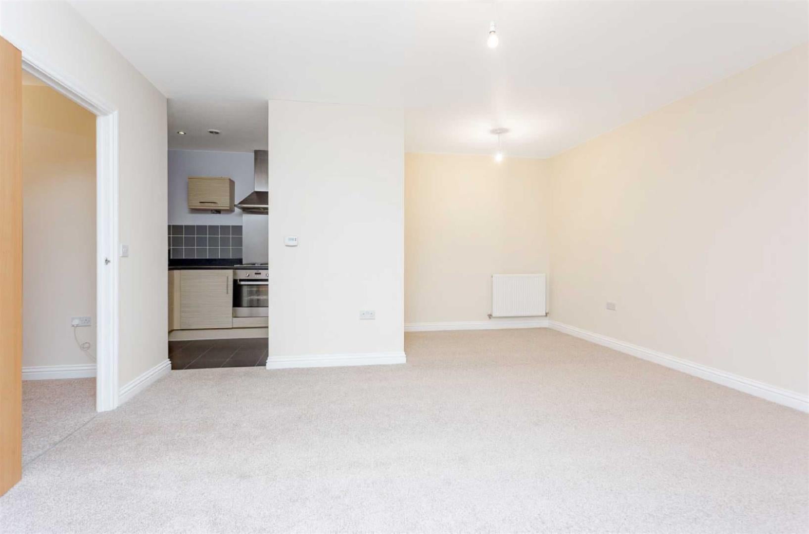 Flat Charcot Road in Greater London
