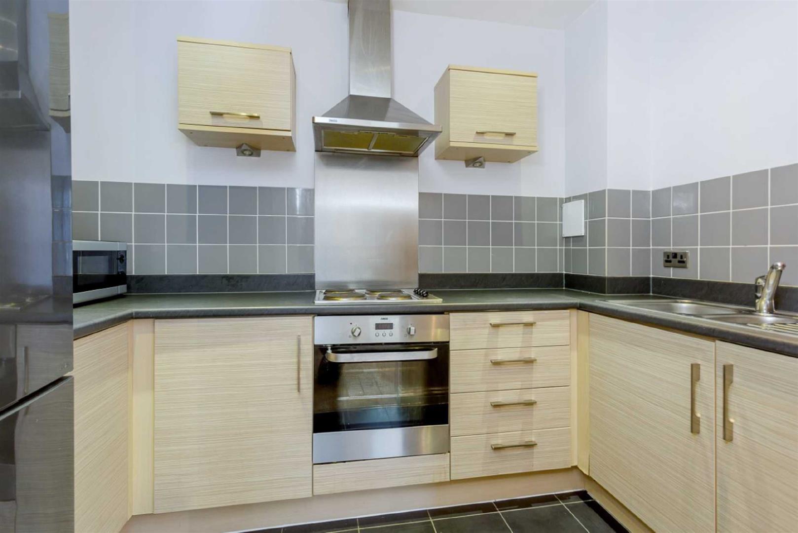 Flat Charcot Road in Greater London