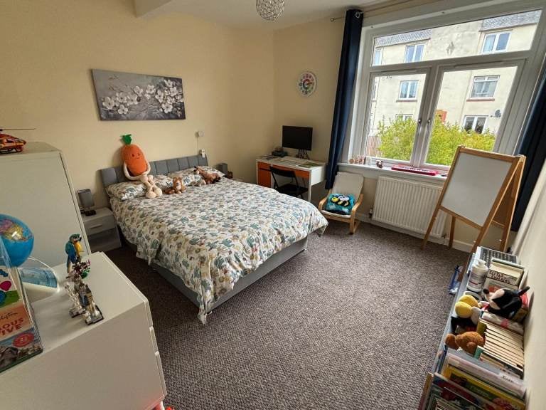 Flat Clearburn Crescent in City of Edinburgh