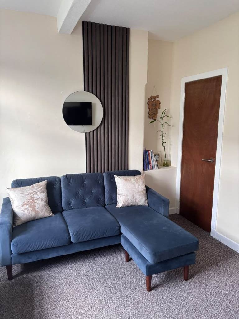 Flat Clearburn Crescent in City of Edinburgh