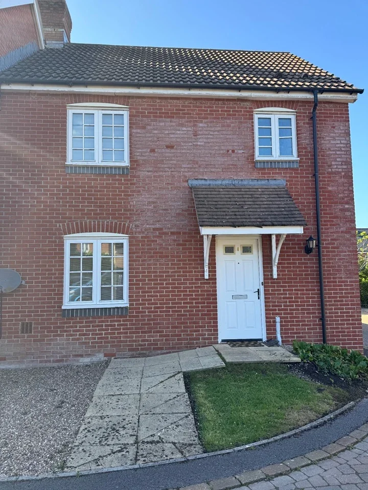 House Home Farm Close in Heddington